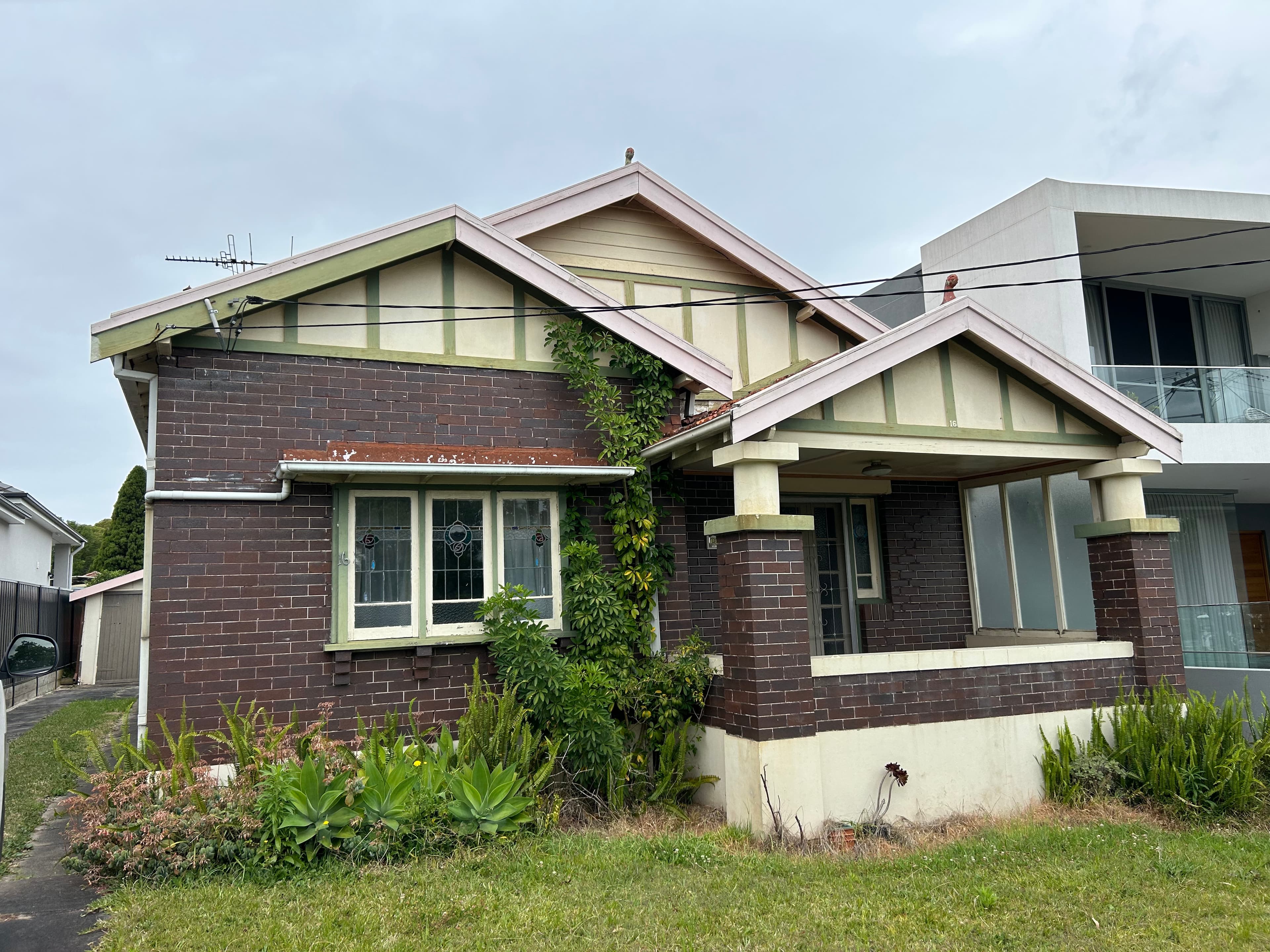 Front of a Sydney house exterior before repainting