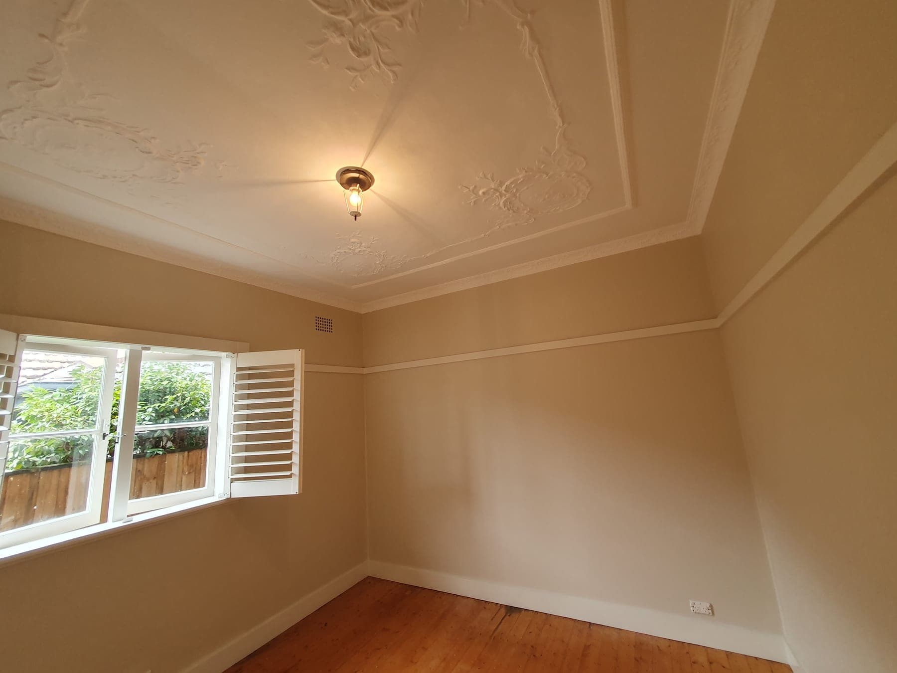 Roseville ornate ceiling after restoration and repainting with a smooth clean finish